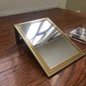 Estée Lauder Travel size makeup brushes and mirror